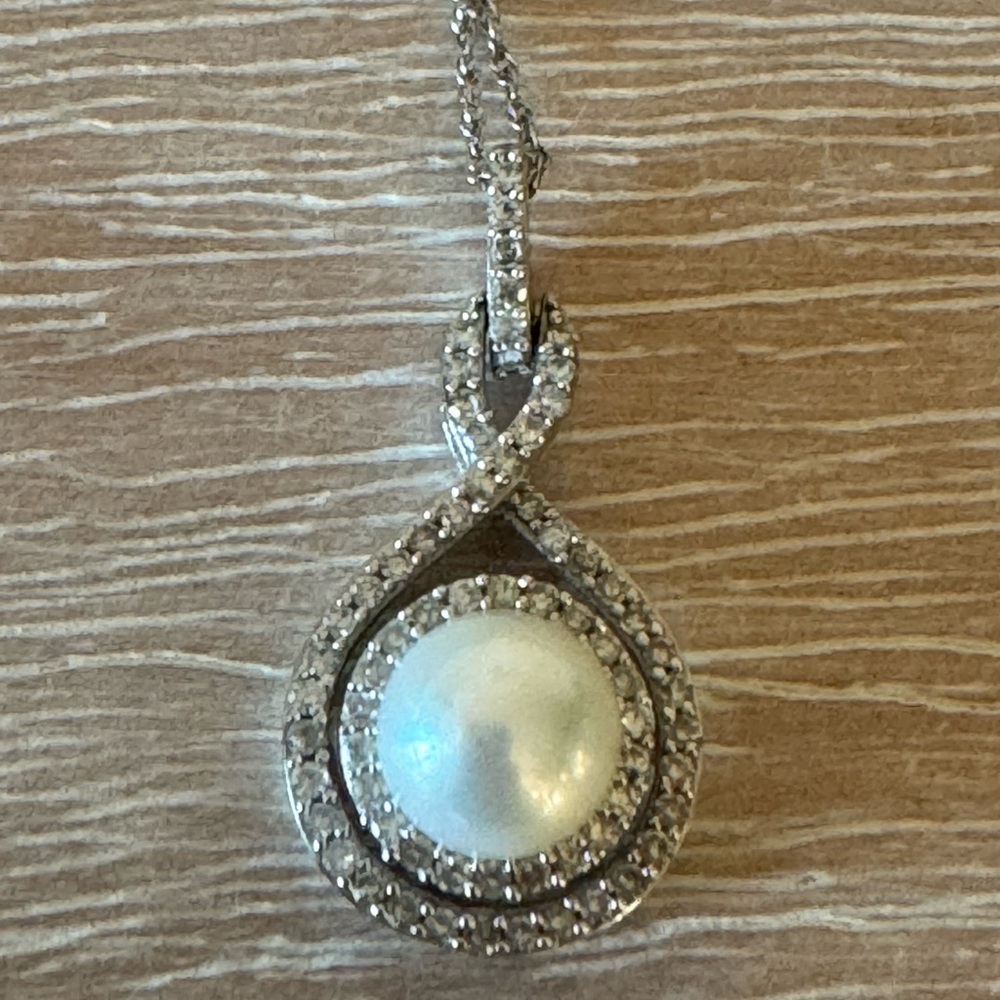 Macys Pearl necklace with diamond halo